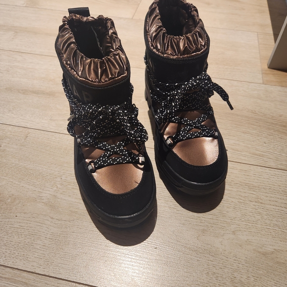 Pajar Women's Winter Boots| The Newest Collection - Picture 3 of 7